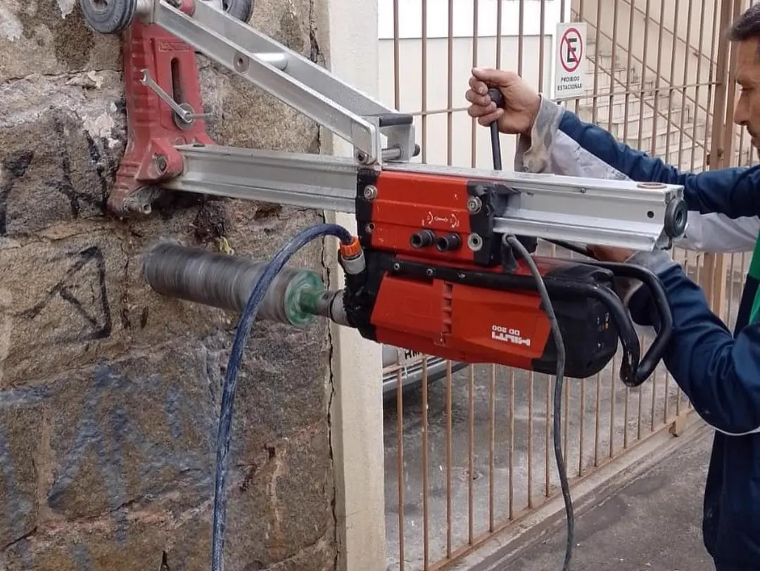 Perfuração em concreto a 45 graus - Técnica especializada